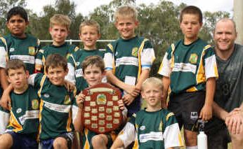 Steve Bell Challenge winners St Patrick’s under-10 with Bell (right) defeated Dysart in the final 20-8 at McIndoe Park on Friday. Steve Bell Challenge winners St Patrick’s under-10 with Bell (right) defeated Dysart in the final 20-8 at McIndoe Park on Friday.